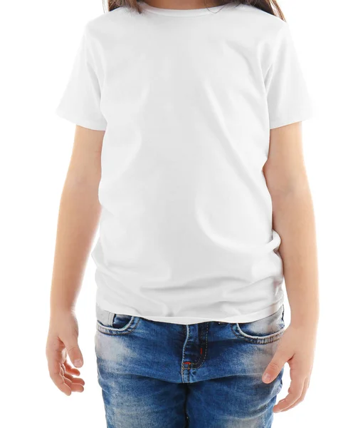 Liten flicka i tomma t-shirt — Stockfoto