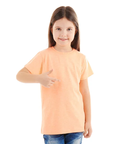 Kleines Mädchen im weißen T-Shirt — Stockfoto