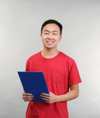 Pano ile Asyalı adam