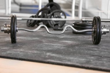 Halter salonunda karanlık katta