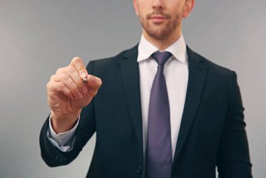 sanal ekran üzerinde yazma adam