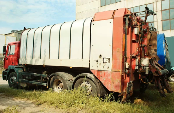 Indietro del camion della spazzatura — Foto Stock