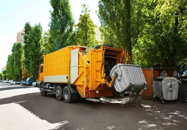 Camion à ordures extérieur — Photo