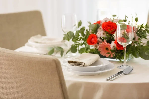 Elegante mesa de ajuste —  Fotos de Stock