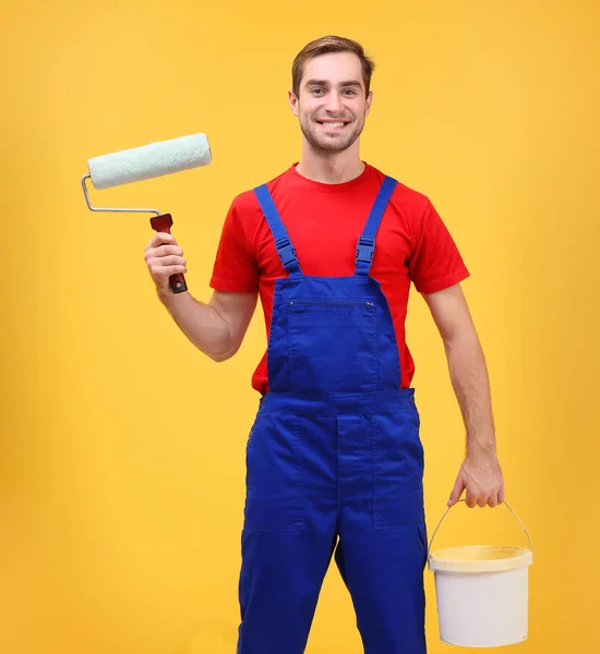 Guapo joven decorador —  Fotos de Stock