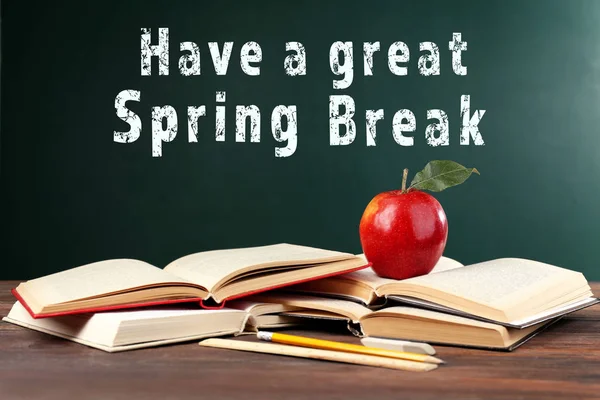 Text HAVE A GREAT SPRING BREAK on chalkboard. Additional education concept — Stock Photo, Image