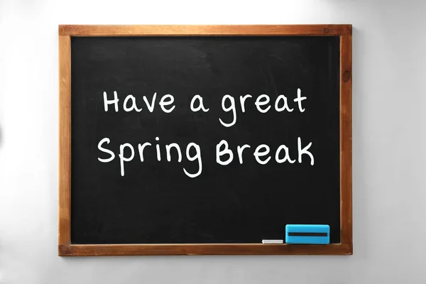 Text HAVE A GREAT SPRING BREAK on blackboard. Additional education concept — Stock Photo, Image