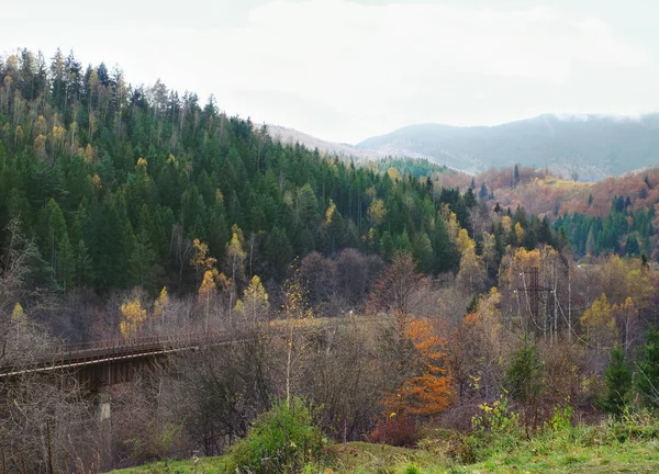 Blick auf die Berge im Herbst — Stockfoto