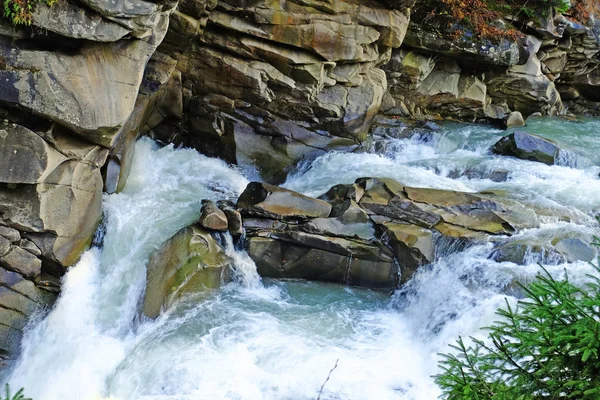 Stream flowing through rocky path — Stock Photo, Image