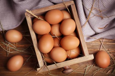 Çekmece içinde çiğ yumurta 