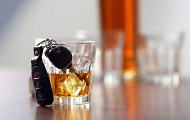 alkol ve araba anahtarları