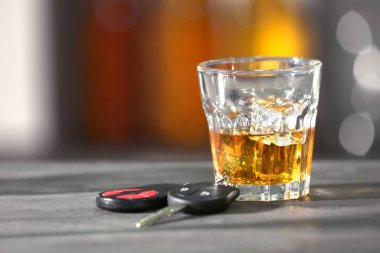 alkol ve araba anahtarları