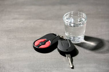 alkol ve araba anahtarları