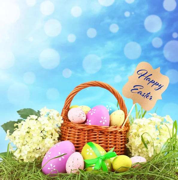 Wicker basket with Easter eggs — Stock Photo, Image