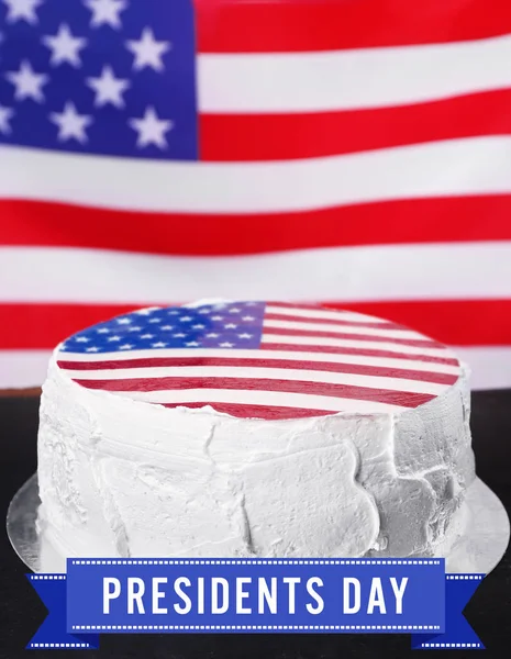 Вкусный торт с американским флагом — стоковое фото