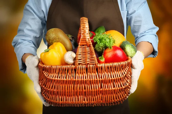 taze sebze ile hasır sepet