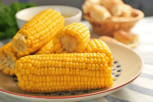 Sabrosas mazorcas de maíz hervidas — Foto de Stock