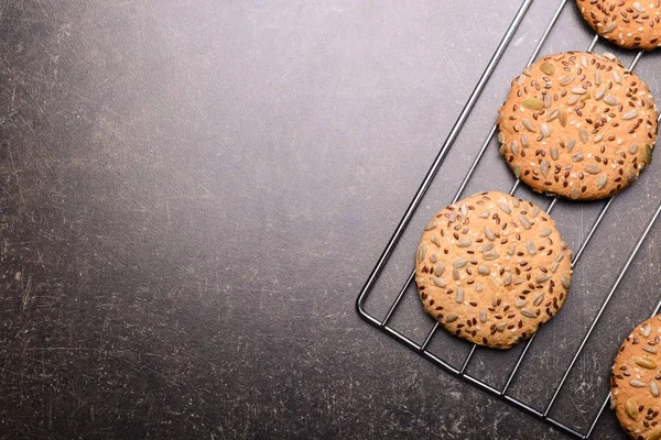 Cookies on baking rack — Stock Photo, Image