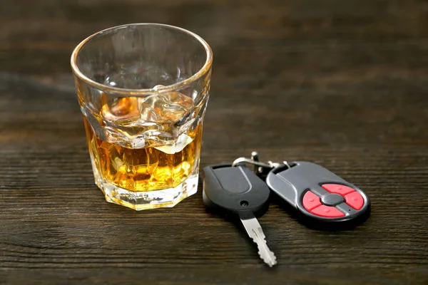 Alcohol and car keys — Stock Photo, Image
