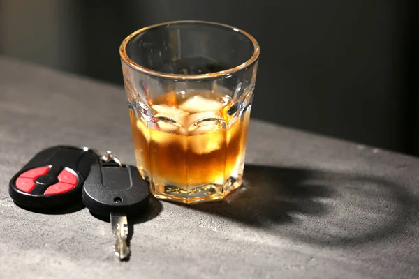 Alcohol and car keys — Stock Photo, Image