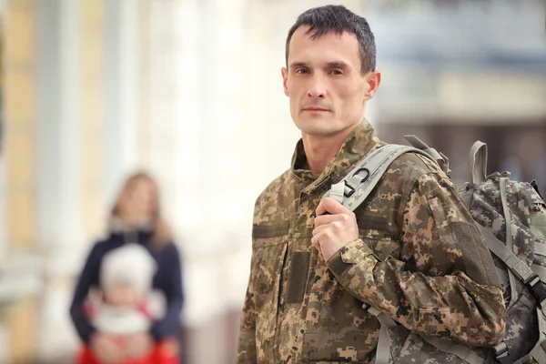 Retrato de soldado em camuflagem — Fotografia de Stock
