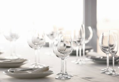 Restoranda servis masası