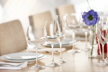 Restoranda servis masası