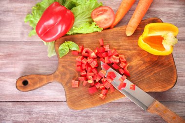 taze sebze ve bıçak