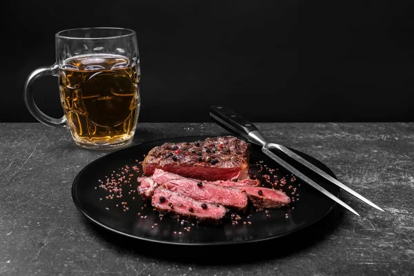 Plátky chutné steak s kořením — Stock fotografie