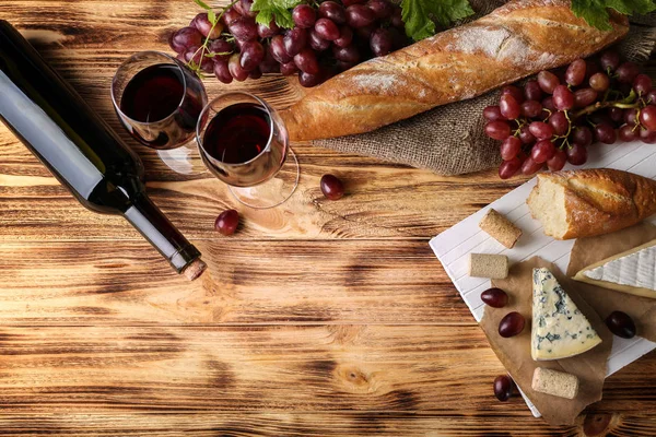 Wine, baguette and cheese — Stock Photo, Image