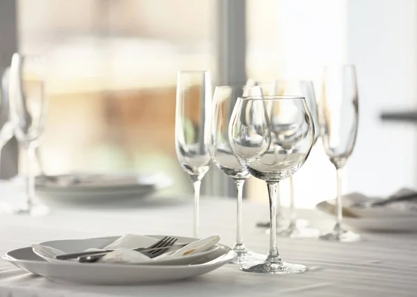 Servierter Tisch im Restaurant — Stockfoto