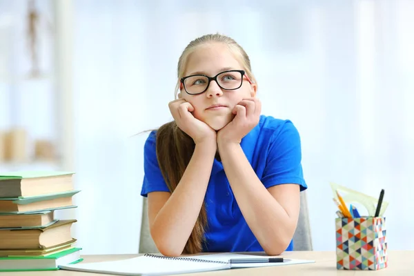 Student uczący się w klasie — Zdjęcie stockowe