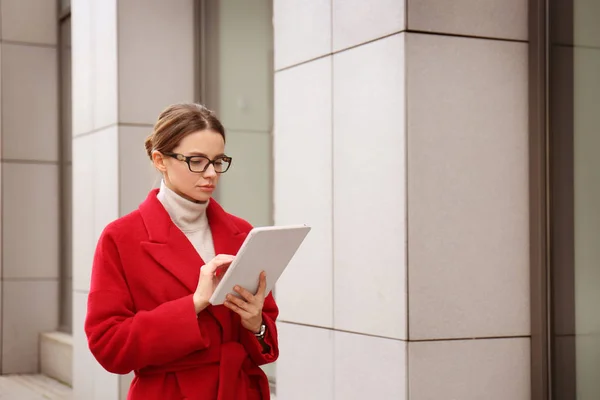 Young beautiful businesswoman — Stock Photo, Image