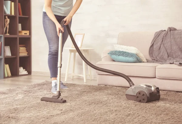 Cleaner hoovering carpet — Stock Photo, Image