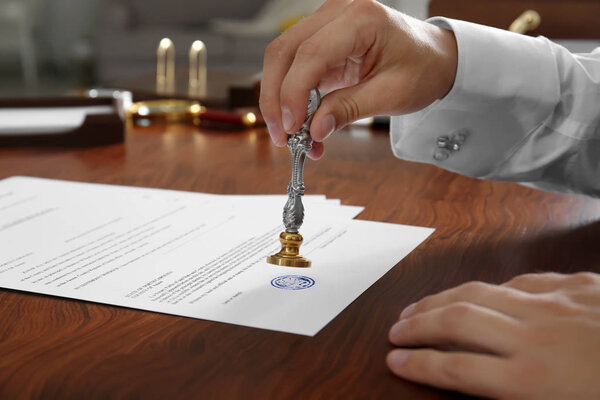 документ с печатью офиса
