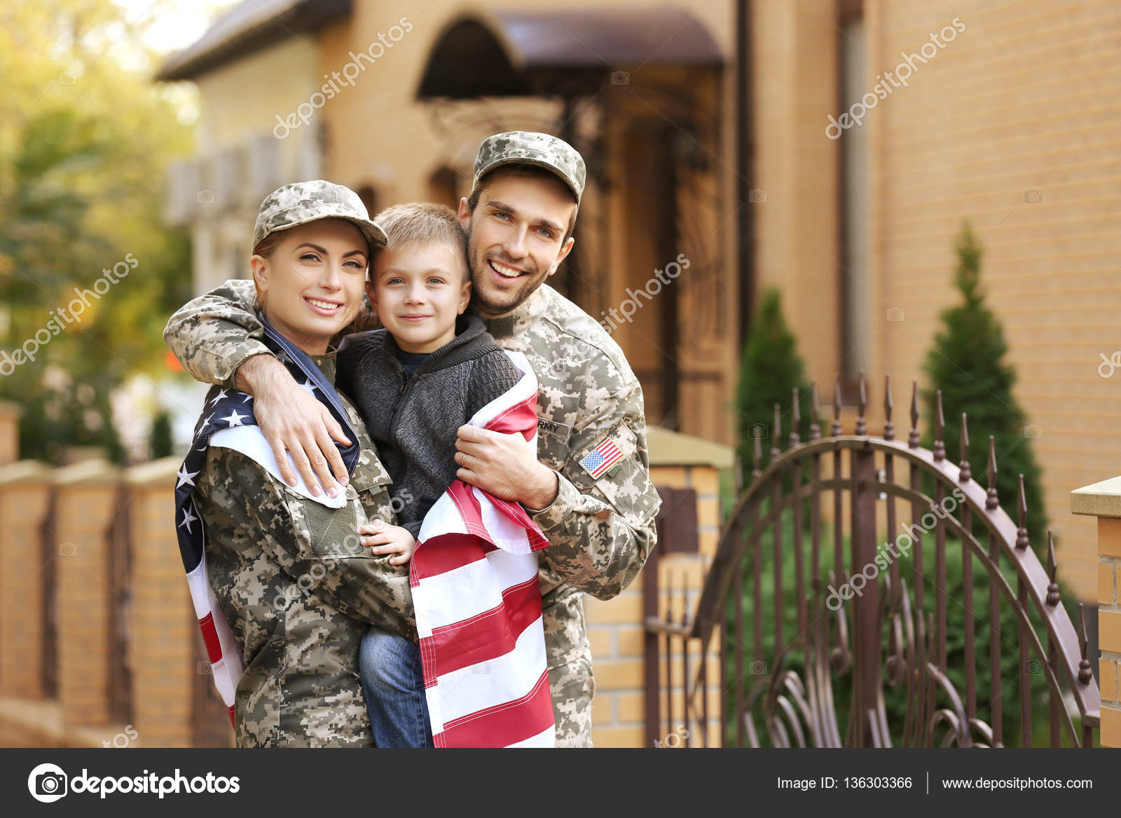 Military family reunited Stock Photo by ©belchonock 136303366