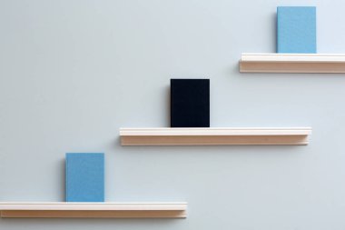 Yeni kitaplar ile raf