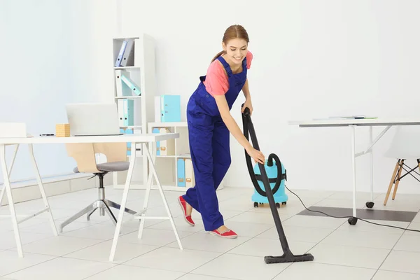 Professional Cleaner Cleaning Floor Office — Stock Photo, Image