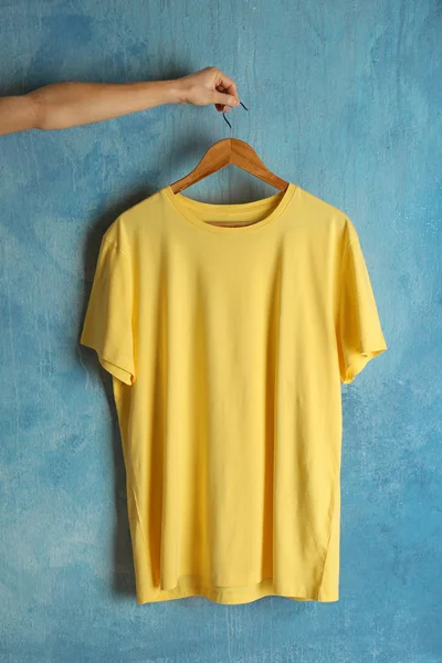 T-Shirt mit leerer Farbe — Stockfoto