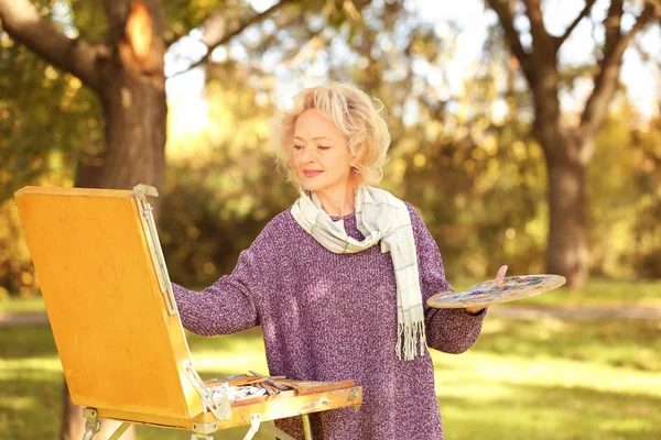 Artist painting picture — Stock Photo, Image