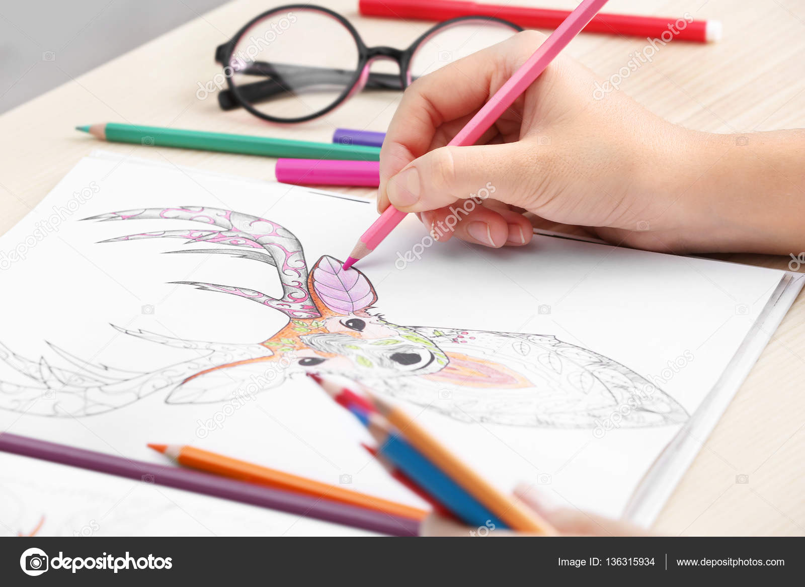Mujer para colorear fotos de stock, imágenes de Mujer para colorear sin royalties | Depositphotos Mujer para colorear fotos de stock, imágenes de Mujer para colorear sin royalties | Depositphotos