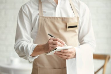 Garson bej önlük yazmak