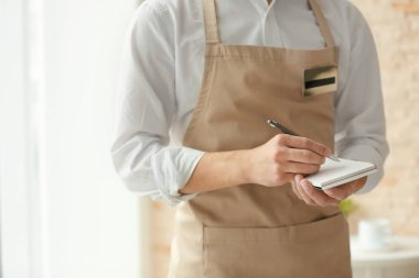 Garson bej önlük yazmak