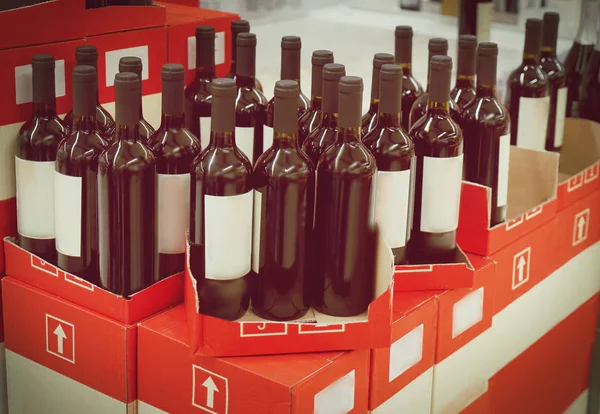 Alkoholabteilung im Supermarkt — Stockfoto