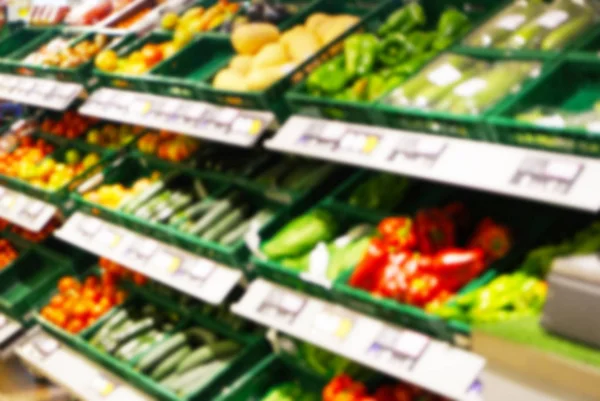 Асортимент овочів у супермаркеті — стокове фото