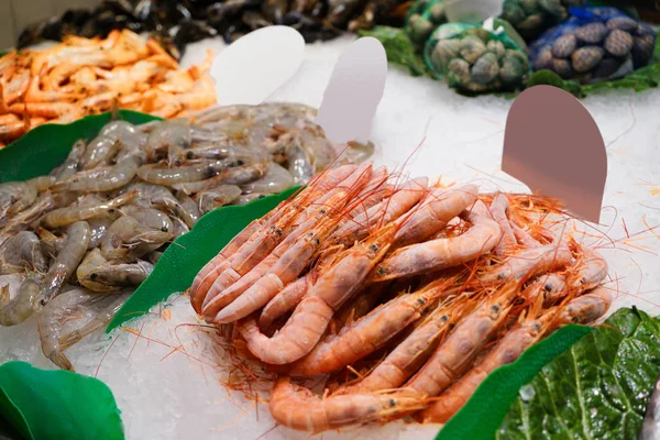 Mariscos frescos en el mercado —  Fotos de Stock