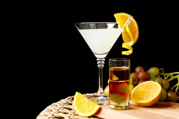 Tasty cocktail and fruits — Stock Photo, Image