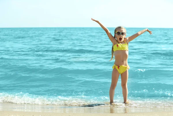 Nettes Mädchen Hat Spaß Strand — Stockfoto