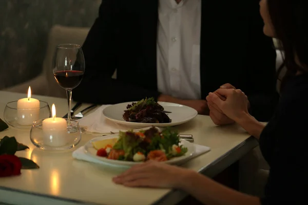 Couple hands in restaurant — Stock Photo, Image