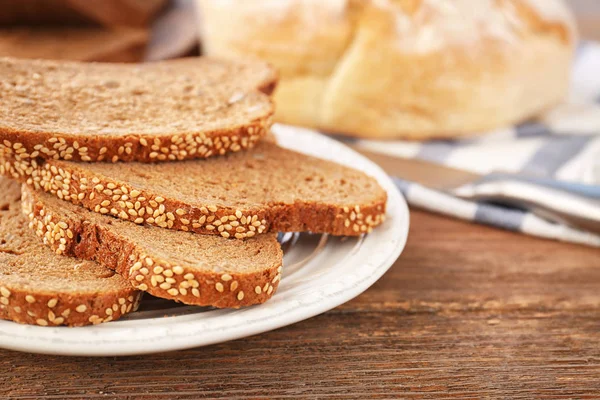 Talíř plátky chleba — Stock fotografie